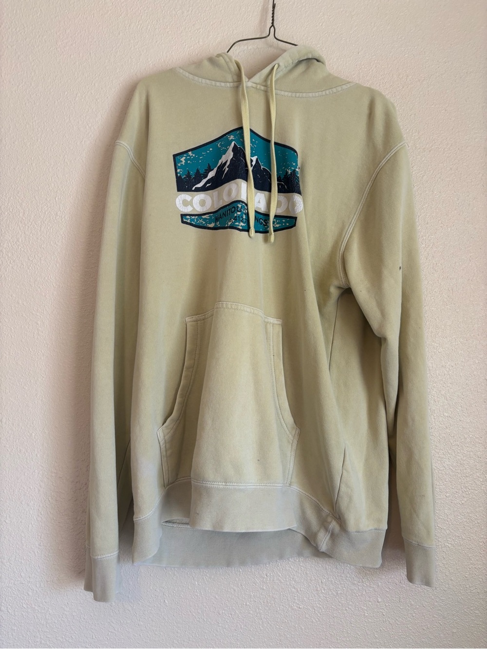 Colorado Mountain Graphic Hoodie - Light yellow